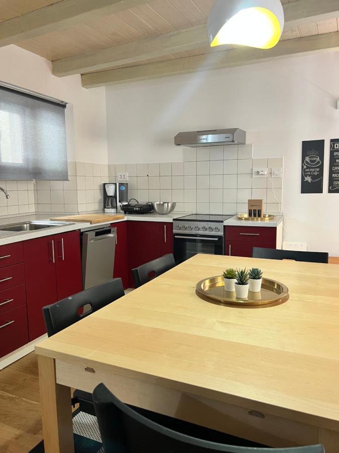 Seayou!***Charming 1-Bedroom Rental Unit In The Old City Center Of Cres Exterior photo
